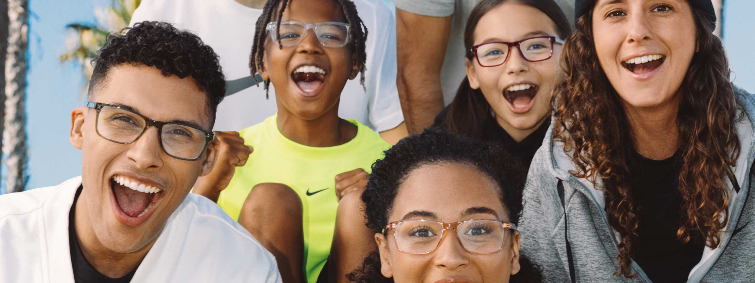 Nike: Personen mit Brillen